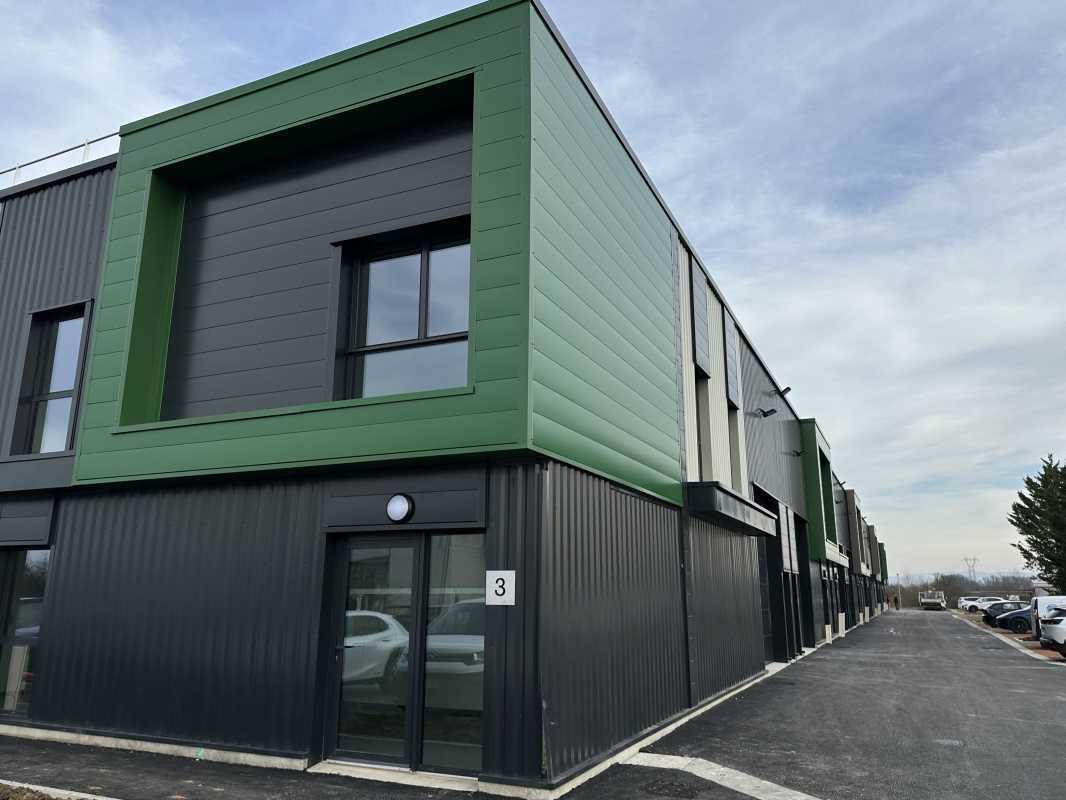 Flex in Villette-d'Anthon for lease Building Photo- Image 1 of 24