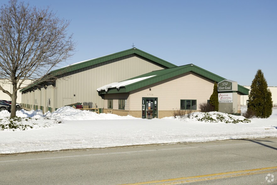 3750 S River Rd, West Bend, WI for sale - Primary Photo - Image 1 of 1