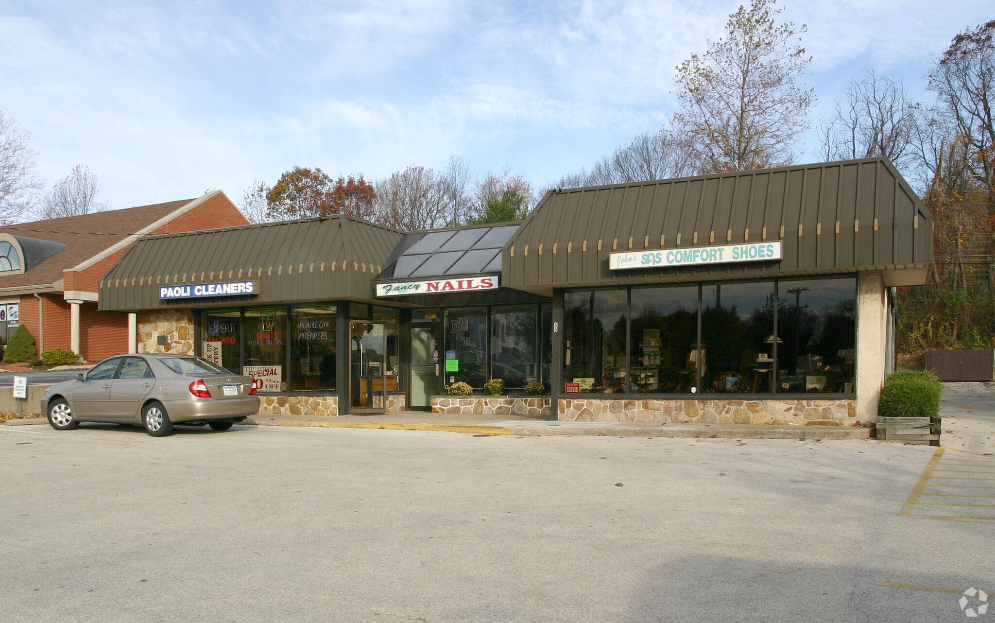 61-65 E Lancaster Ave, Paoli, PA for sale Primary Photo- Image 1 of 1