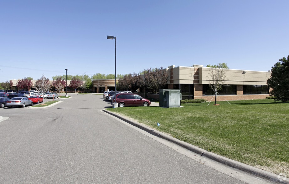 8519 Eagle Point Blvd, Lake Elmo, MN for lease - Building Photo - Image 2 of 3