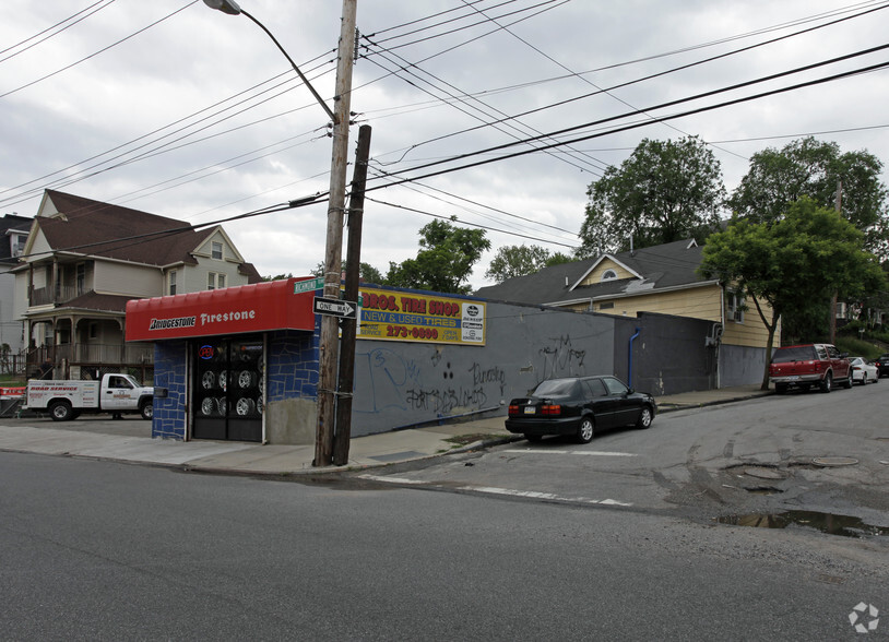 1762 Richmond Ter, Staten Island, NY for sale - Primary Photo - Image 1 of 59