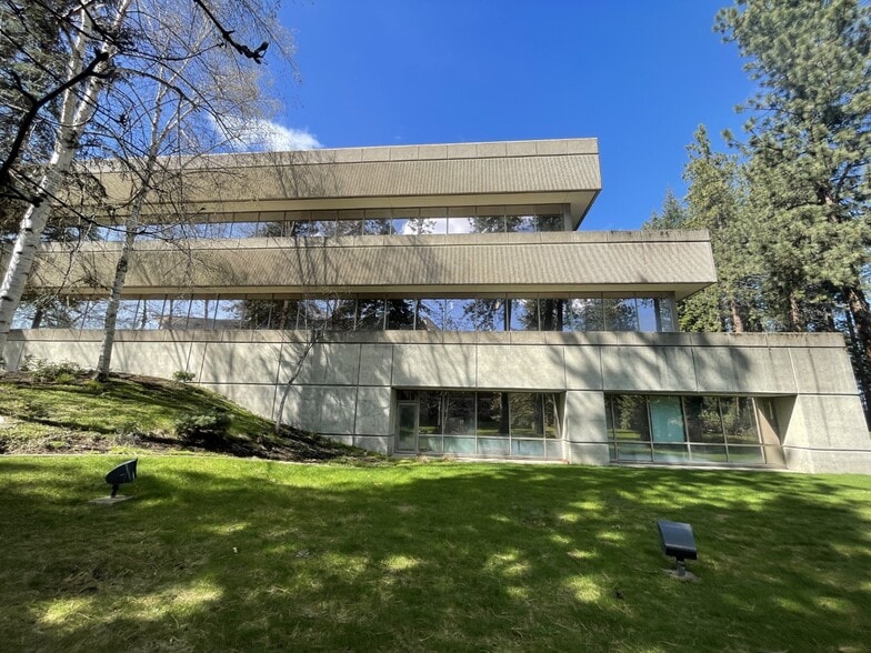 HECLA Office Building & Surplus Land portfolio of 2 properties for sale on LoopNet.com - Building Photo - Image 1 of 25