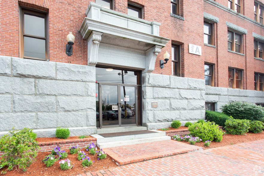 1 Westinghouse Plz, Hyde Park, MA for lease - Building Photo - Image 1 of 22