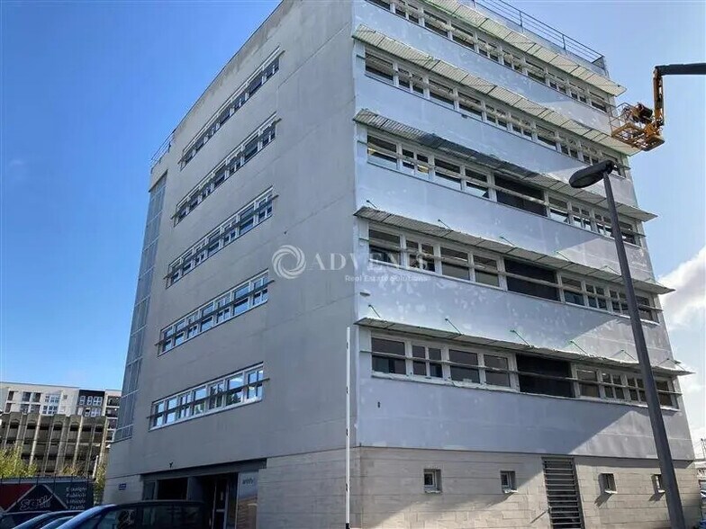 Office in Le Mans for lease - Building Photo - Image 1 of 12