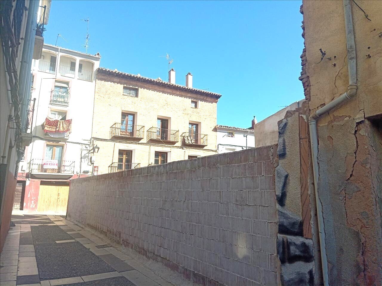Land in Calahorra for sale Building Photo- Image 1 of 7