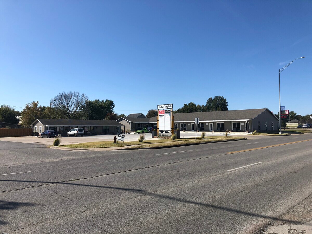 201 W Rogers Blvd, Skiatook, OK 74070