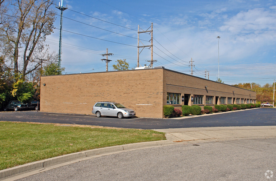 1403-1431 Business Center Ct, Dayton, OH for lease - Building Photo - Image 2 of 4