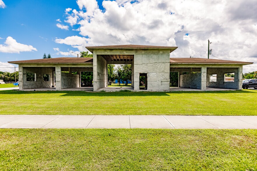 555 NW 16th St, Belle Glade, FL for sale - Primary Photo - Image 1 of 11