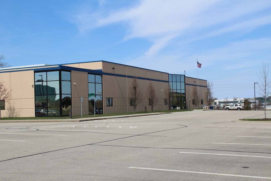 8001 Terrace Ave, Middleton, WI for lease - Building Photo - Image 3 of 17