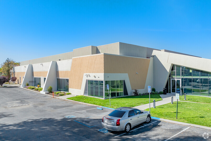 195 S Milpitas Blvd, Milpitas, CA for lease - Building Photo - Image 1 of 19