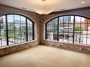 180 Monroe Ave NW, Grand Rapids, MI for lease Interior Photo- Image 1 of 3