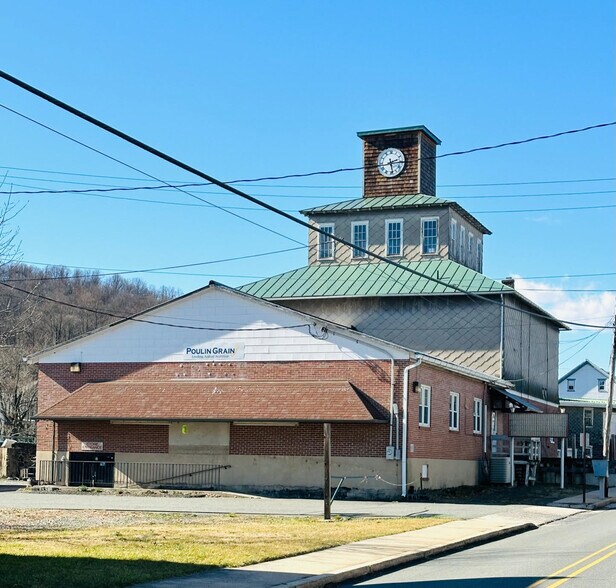 114 E Chestnut St, Bechtelsville, PA 19505 Bechtelsville Agway