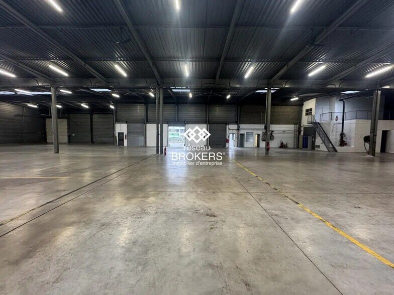 Industrial in Louvres for lease - Interior Photo - Image 2 of 7