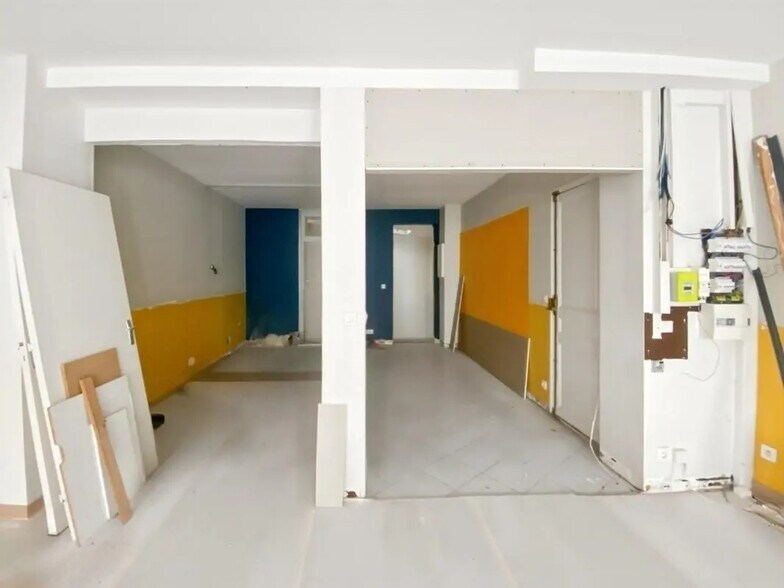 Retail in Montreuil for lease - Building Photo - Image 2 of 7