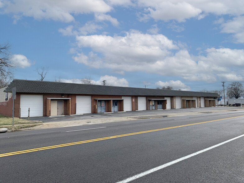 5800-5814 N Hanley Rd, Saint Louis, MO for lease - Building Photo - Image 1 of 11