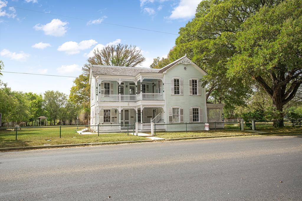 413 W Creek St, Fredericksburg, TX for sale Primary Photo- Image 1 of 1