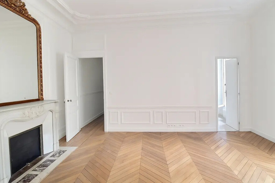 Office in Paris for sale - Interior Photo - Image 2 of 2