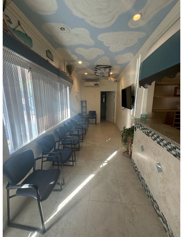 221-225 E 3rd St, Corona, CA for lease Interior Photo- Image 1 of 7