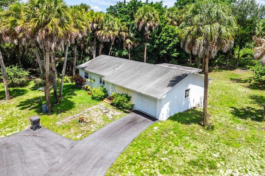 7923 Mahogany Ln, West Palm Beach, FL for sale - Primary Photo - Image 1 of 22