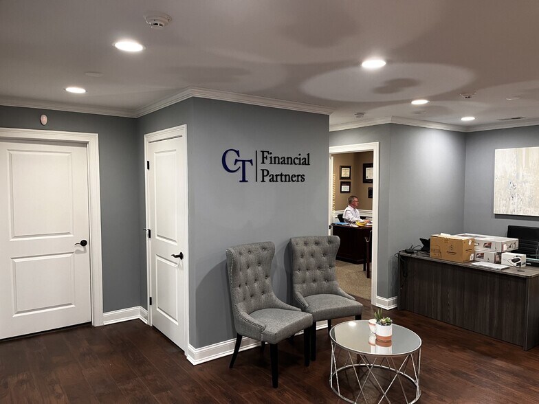 447 Naubuc Ave, Glastonbury, CT 06033 Building 3