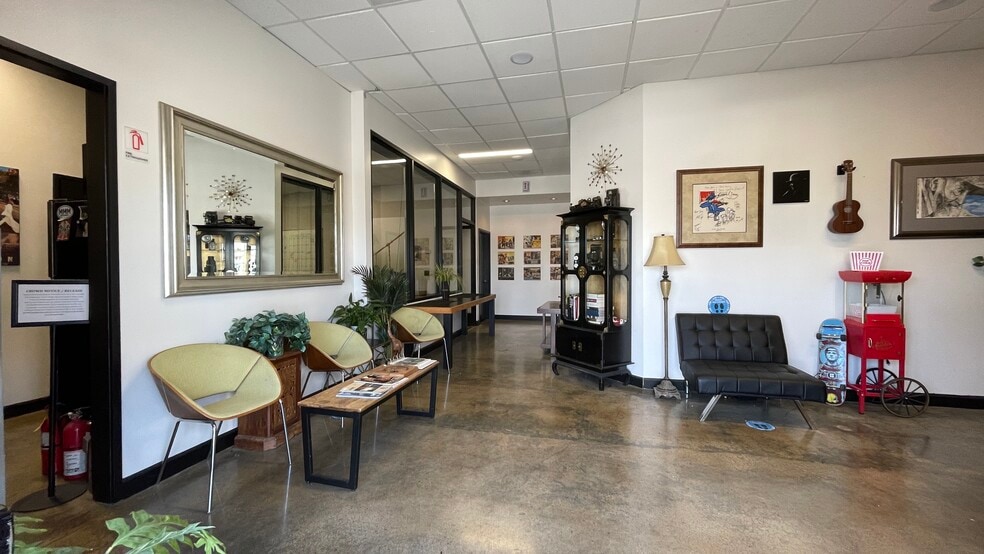 302 Oceanside Blvd, Oceanside, CA for lease - Lobby - Image 3 of 59