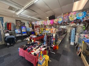 17503-17587 Imperial Valley Dr, Houston, TX for lease Interior Photo- Image 1 of 3