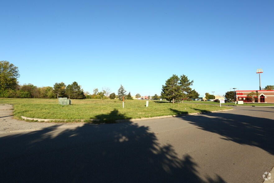 6054 Hill 23 Dr, Mundy Township, MI for sale - Primary Photo - Image 1 of 1