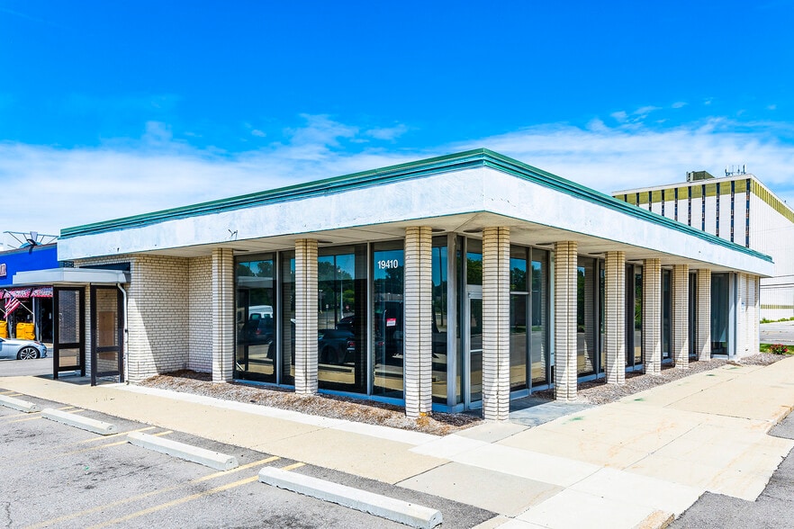 19410 Middlebelt Rd, Livonia, MI 48152