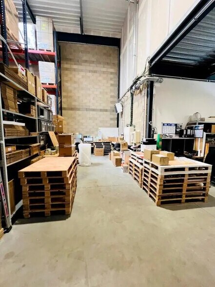 Flex in SAINT CYR L ECOLE for lease - Interior Photo - Image 3 of 18