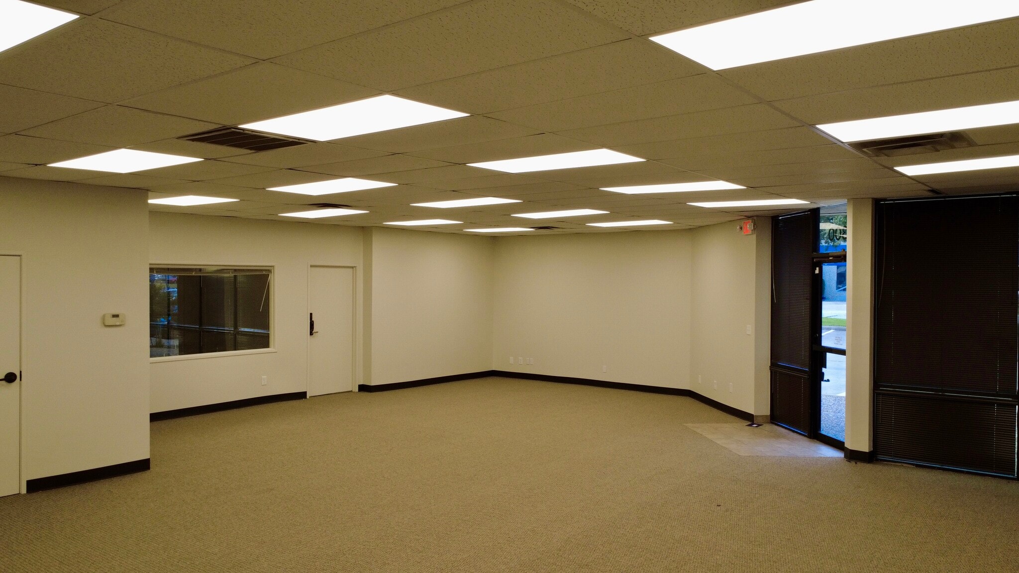 1111 W Carrier Pky, Grand Prairie, TX for lease Interior Photo- Image 1 of 5