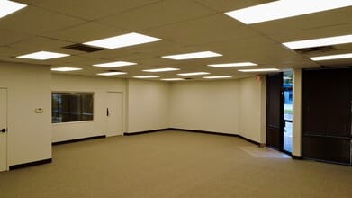 1111 W Carrier Pky, Grand Prairie, TX for lease Interior Photo- Image 1 of 5