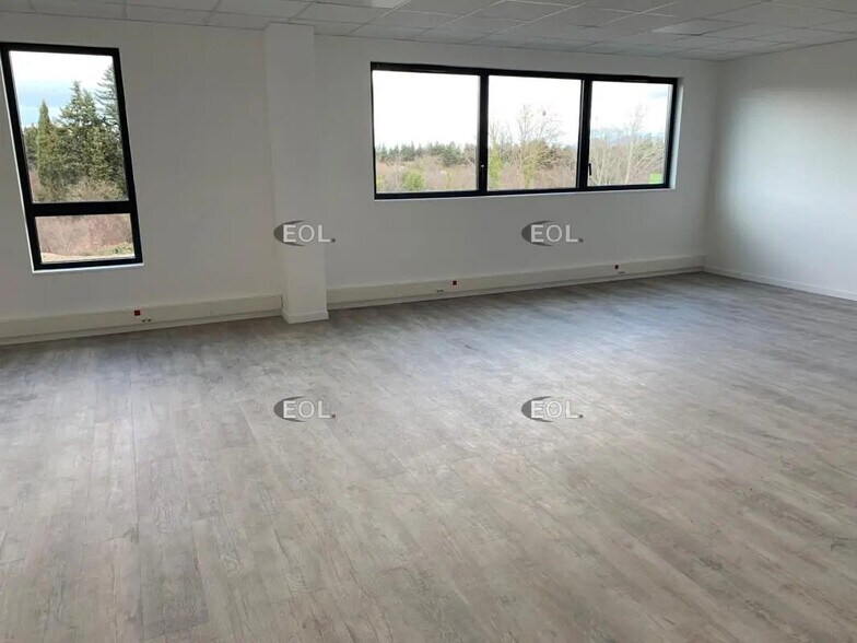 Flex in Vedène for lease - Interior Photo - Image 3 of 3