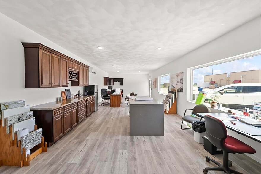 9229 Beller Dr, Mascoutah, IL for lease - Interior Photo - Image 3 of 6