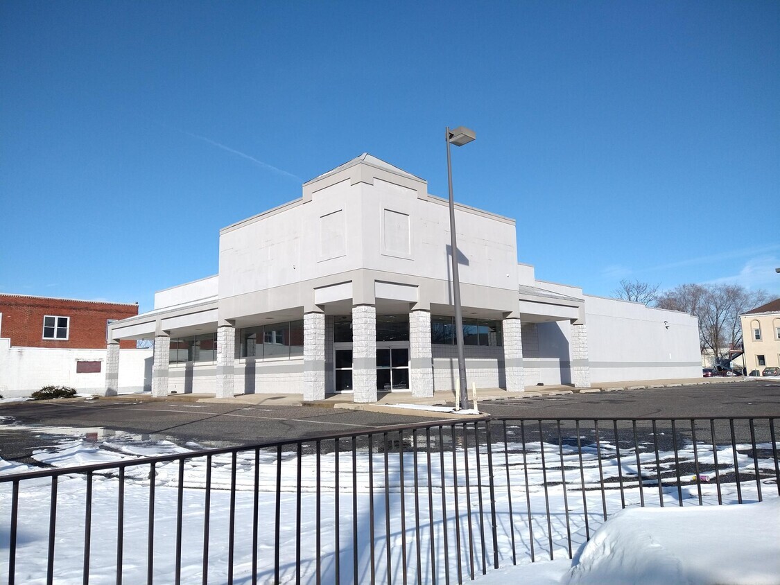 1 E Broad St, Paulsboro, NJ for lease Primary Photo- Image 1 of 11