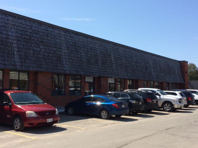 830-840 Industrial Ave, Ottawa, ON for lease - Building Photo - Image 3 of 5