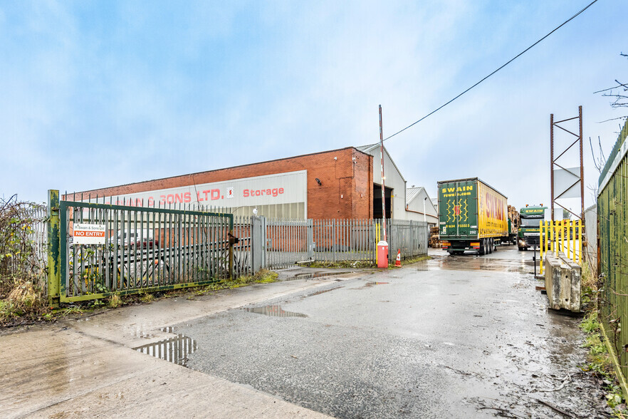 Chaddock Ln, Manchester for lease - Primary Photo - Image 1 of 1