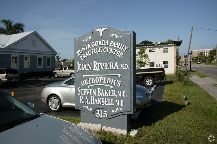 315 E Olympia Ave, Punta Gorda, FL for lease - Building Photo - Image 2 of 5