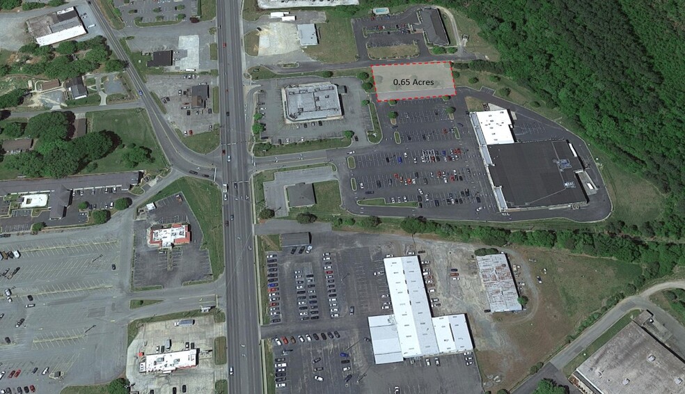 1605 E 11th St, Siler City, NC for lease - Building Photo - Image 2 of 3