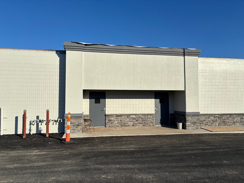 6195 Lewis Ave, Toledo, OH for lease - Building Photo - Image 3 of 5