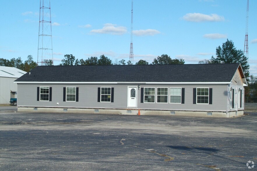 4057 S Dort Hwy, Burton, MI for sale - Primary Photo - Image 1 of 4