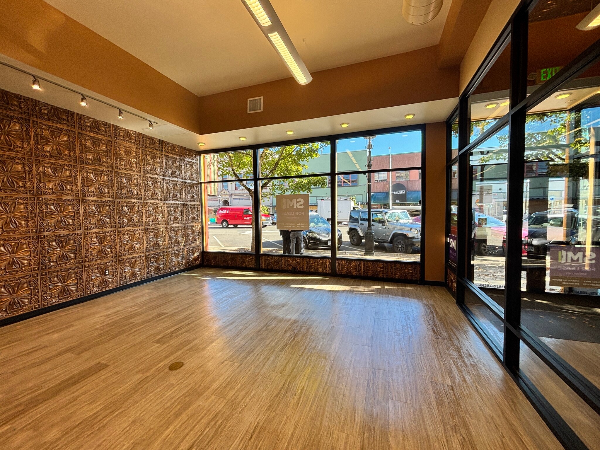 223 Commercial St NE, Salem, OR for lease Interior Photo- Image 1 of 15
