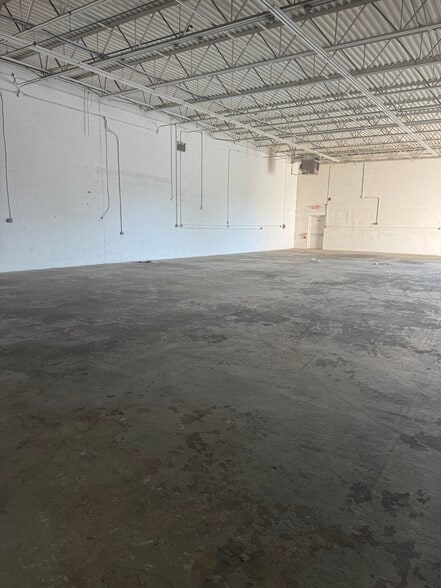 48 Vincent Cir, Warminster, PA for lease - Building Photo - Image 3 of 9