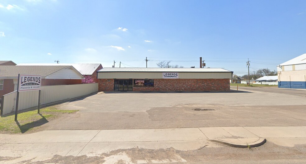 901 E St, Snyder, OK for sale - Primary Photo - Image 1 of 17