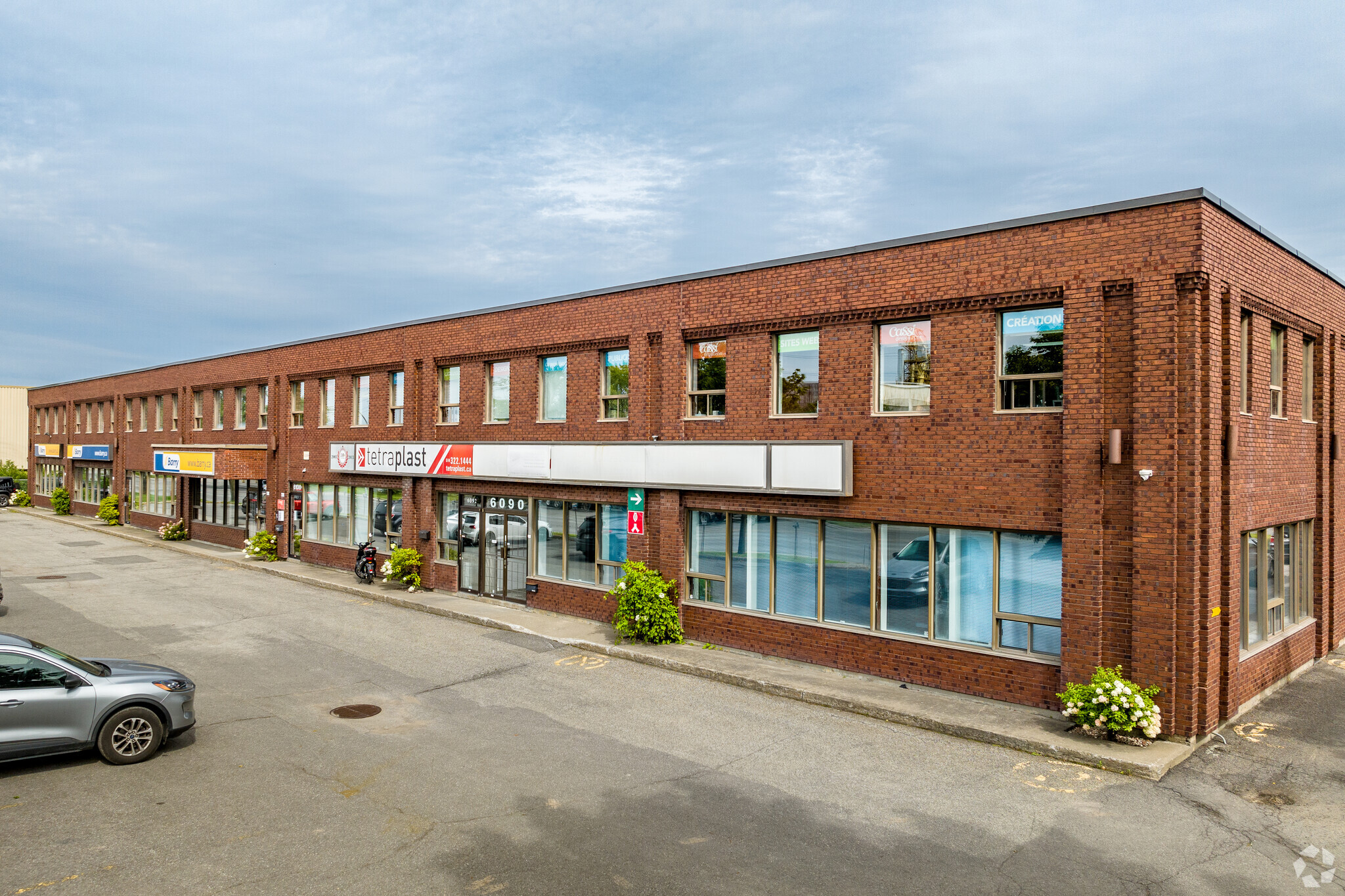 6090-6140 Boul des Grandes-Prairies, Montréal, QC for lease Building Photo- Image 1 of 5