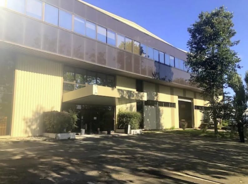 Avenue Albert Einstein, Trappes for lease - Primary Photo - Image 1 of 1