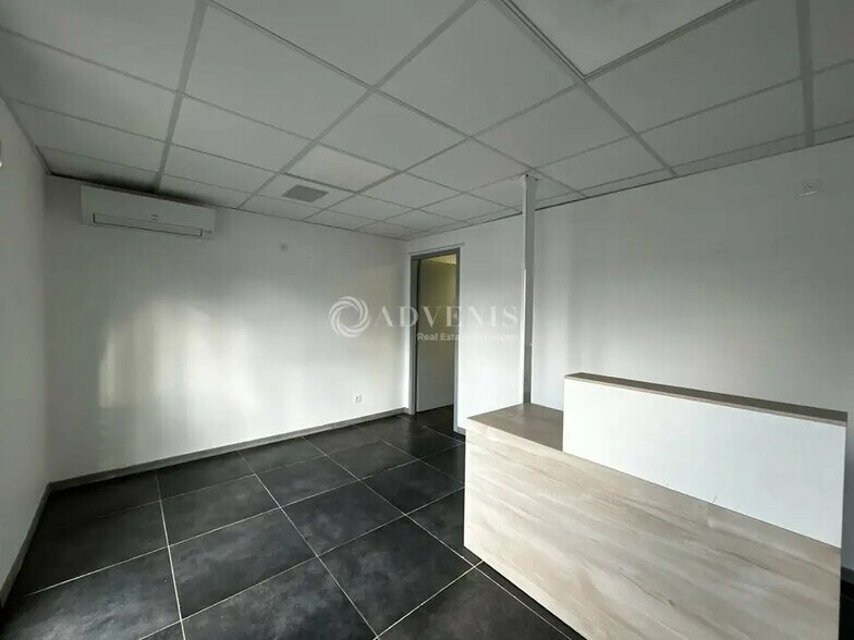 Office in for lease - Interior Photo - Image 1 of 9