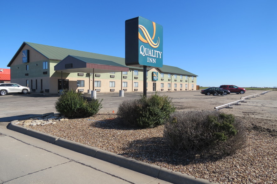 1405 S Fossil St, Russell, KS for sale - Primary Photo - Image 1 of 1