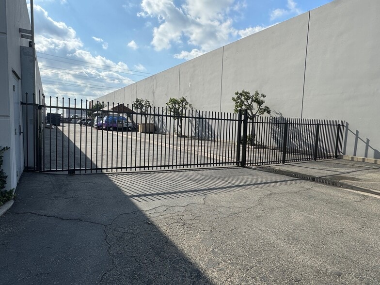 1588 N Batavia St, Orange, CA for lease - Building Photo - Image 3 of 5