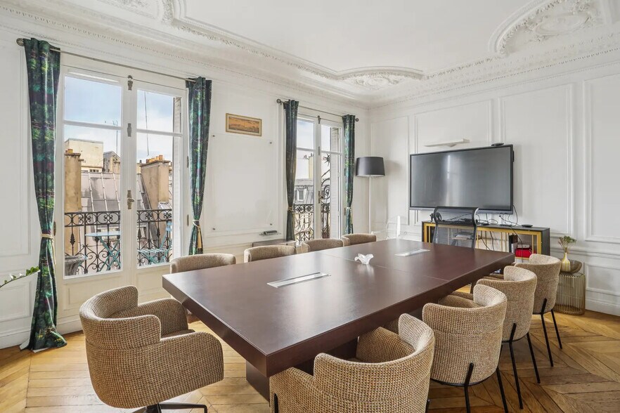 Office in Paris for lease - Building Photo - Image 1 of 12