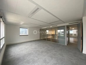 Office in Boulogne-Billancourt for lease Interior Photo- Image 2 of 2
